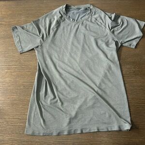 Lululemon t shirt great quality men’s medium